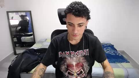 Snapshot of present_the_magic chatting on December 2025 07:54:01 PM Plux online show from December 2025 07:54:01 PM