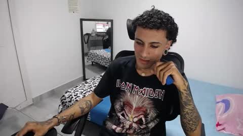 Snapshot of present_the_magic chatting on January 2026 07:12:01 AM Plux online show from January 2026 07:12:01 AM