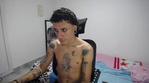 Snapshot of present_the_magic chatting on January 2026 07:17:01 PM Plux online show from January 2026 07:17:01 PM