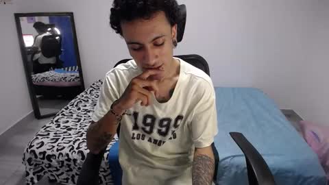 Snapshot of present_the_magic chatting on February 2026 05:06:01 AM Plux online show from February 2026 05:06:01 AM