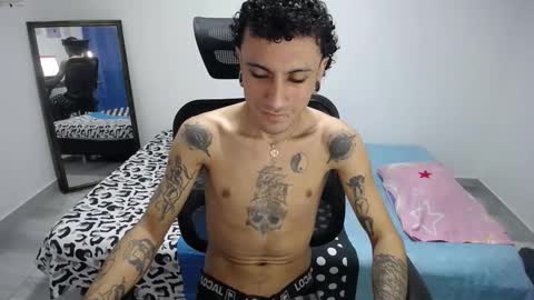 Snapshot of present_the_magic chatting on February 2026 05:11:01 PM Plux online show from February 2026 05:11:01 PM