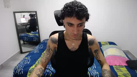 Snapshot of present_the_magic chatting on March 2026 04:14:02 AM Plux online show from March 2026 04:14:02 AM