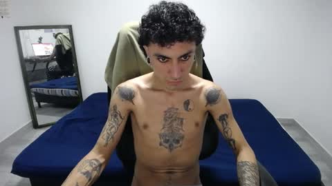 Snapshot of present_the_magic chatting on March 2026 06:48:02 PM Plux online show from March 2026 06:48:02 PM