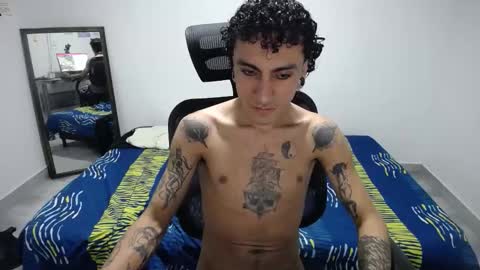 Snapshot of present_the_magic chatting on March 2026 06:28:02 AM Plux online show from March 2026 06:28:02 AM