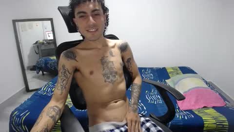 Snapshot of present_the_magic chatting on March 2026 05:57:01 AM Plux online show from March 2026 05:57:01 AM