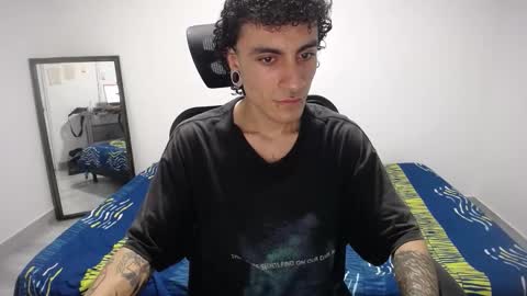 Snapshot of present_the_magic chatting on March 2026 05:46:01 AM Plux online show from March 2026 05:46:01 AM