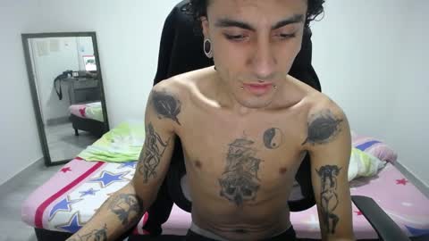 Snapshot of present_the_magic chatting on March 2026 08:59:02 AM Plux online show from March 2026 08:59:02 AM