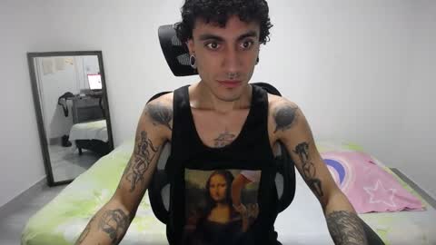 Snapshot of present_the_magic chatting on March 2026 09:09:02 AM Plux online show from March 2026 09:09:02 AM