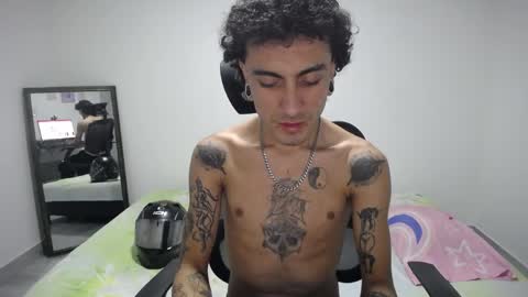 Snapshot of present_the_magic chatting on March 2026 07:20:02 AM Plux online show from March 2026 07:20:02 AM