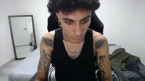 Snapshot of present_the_magic chatting on April 2026 05:56:02 AM Plux online show from April 2026 05:56:02 AM