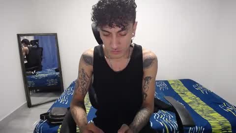Snapshot of present_the_magic chatting on July 2026 11:08:02 AM Plux online show from July 2026 11:08:02 AM