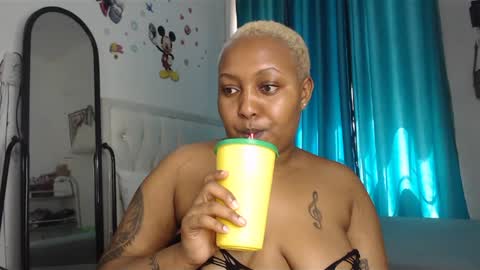 Snapshot of pretty_annah chatting on February 2025 11:12:01 AM Annah online show from February 2025 11:12:01 AM