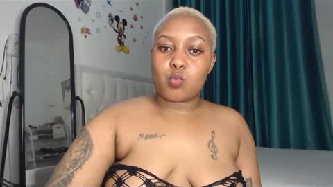 Snapshot of pretty_annah chatting on February 2025 09:39:01 PM Annah online show from February 2025 09:39:01 PM