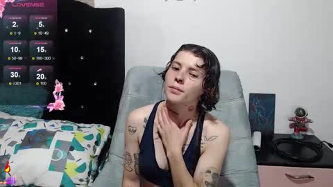 pretty_cristal22 online show from October 2025 09:48:02 PM