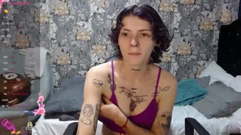 Snapshot of pretty_cristal22 chatting on June 2026 05:27:02 PM pretty_cristal22 online show from June 2026 05:27:02 PM