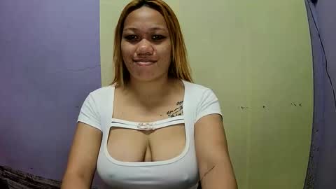 pretty_lyn08 online show from February 2026 04:56:02 PM