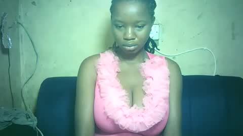 pretty_milan online show from December 2025 04:06:02 AM