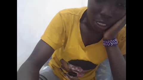 Snapshot of pretty_petite_ebony chatting on December 2024 01:18:01 AM pretty_petite_ebony online show from December 2024 01:18:01 AM