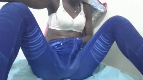 Snapshot of pretty_petite_ebony chatting on December 2024 09:20:02 PM pretty_petite_ebony online show from December 2024 09:20:02 PM