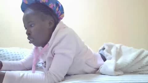 Snapshot of pretty_petite_ebony chatting on December 2024 08:39:02 PM pretty_petite_ebony online show from December 2024 08:39:02 PM