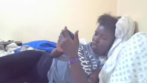 Snapshot of pretty_petite_ebony chatting on January 2025 02:20:01 AM pretty_petite_ebony online show from January 2025 02:20:01 AM