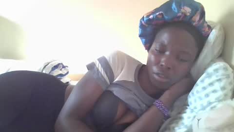 Snapshot of pretty_petite_ebony chatting on January 2025 02:15:01 PM pretty_petite_ebony online show from January 2025 02:15:01 PM