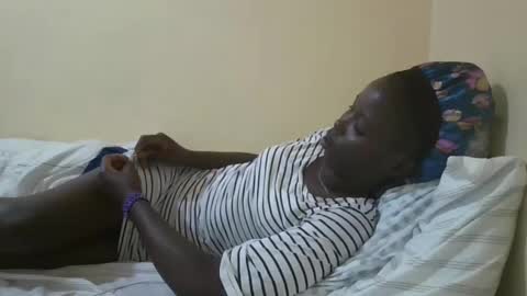 Snapshot of pretty_petite_ebony chatting on January 2025 09:29:02 PM pretty_petite_ebony online show from January 2025 09:29:02 PM