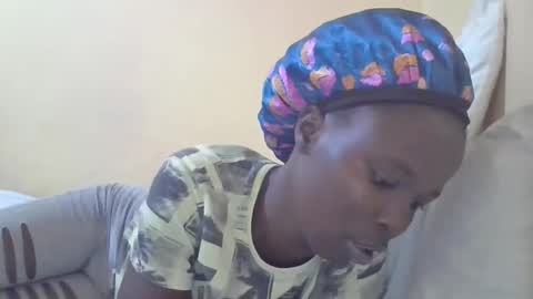 Snapshot of pretty_petite_ebony chatting on January 2025 11:06:01 PM pretty_petite_ebony online show from January 2025 11:06:01 PM