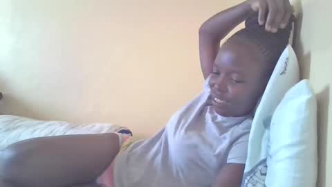 Snapshot of pretty_petite_ebony chatting on January 2025 10:29:02 AM pretty_petite_ebony online show from January 2025 10:29:02 AM