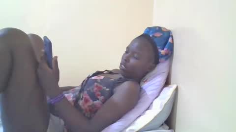 Snapshot of pretty_petite_ebony chatting on January 2025 10:44:01 PM pretty_petite_ebony online show from January 2025 10:44:01 PM