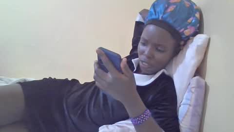 Snapshot of pretty_petite_ebony chatting on January 2025 07:18:01 PM pretty_petite_ebony online show from January 2025 07:18:01 PM