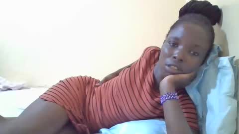 Snapshot of pretty_petite_ebony chatting on February 2025 10:25:01 PM pretty_petite_ebony online show from February 2025 10:25:01 PM