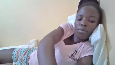 Snapshot of pretty_petite_ebony chatting on March 2025 07:51:02 AM pretty_petite_ebony online show from March 2025 07:51:02 AM