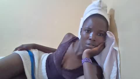 Snapshot of pretty_petite_ebony chatting on March 2025 06:00:02 PM pretty_petite_ebony online show from March 2025 06:00:02 PM