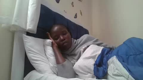 Snapshot of pretty_petite_ebony chatting on September 2025 02:29:02 PM pretty_petite_ebony online show from September 2025 02:29:02 PM