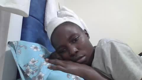 Snapshot of pretty_petite_ebony chatting on October 2025 04:30:01 PM pretty_petite_ebony online show from October 2025 04:30:01 PM