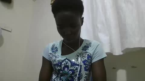 Snapshot of pretty_petite_ebony chatting on October 2025 10:00:02 PM pretty_petite_ebony online show from October 2025 10:00:02 PM