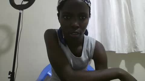 Snapshot of pretty_petite_ebony chatting on November 2025 05:37:01 PM pretty_petite_ebony online show from November 2025 05:37:01 PM