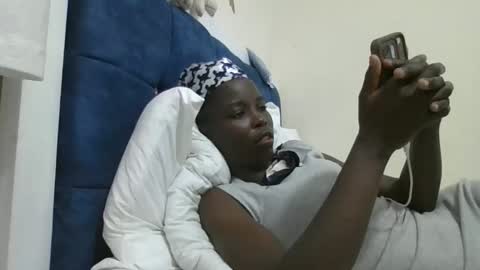 Snapshot of pretty_petite_ebony chatting on November 2025 07:16:02 PM pretty_petite_ebony online show from November 2025 07:16:02 PM