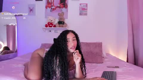 Snapshot of pretty_pettite chatting on July 2026 07:39:01 PM pretty_pettite online show from July 2026 07:39:01 PM