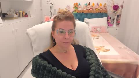 Snapshot of prettyblackeyes chatting on November 2025 11:04:02 PM wilma online show from November 2025 11:04:02 PM