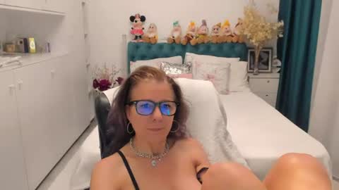 Snapshot of prettyblackeyes chatting on June 2026 06:44:01 AM wilma online show from June 2026 06:44:01 AM