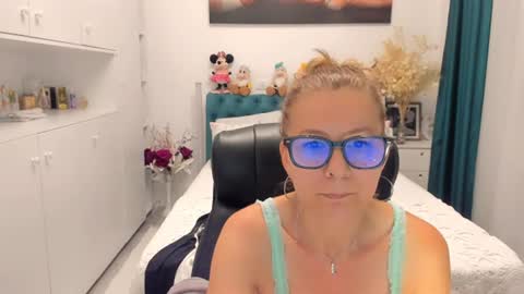 Snapshot of prettyblackeyes chatting on June 2026 06:23:02 AM wilma online show from June 2026 06:23:02 AM