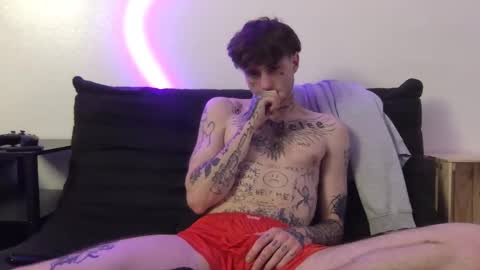 pretty boy online show from November 2025 04:00:02 AM