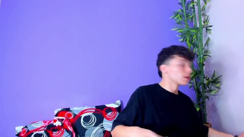 Snapshot of prettybunnies08 chatting on January 2025 02:09:02 AM Enzo Denis online show from January 2025 02:09:02 AM