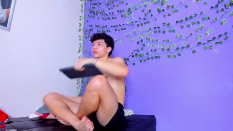 Snapshot of prettybunnies08 chatting on February 2025 10:44:02 PM Enzo Denis online show from February 2025 10:44:02 PM