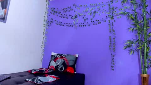 Snapshot of prettybunnies08 chatting on March 2025 12:07:02 AM Enzo Denis online show from March 2025 12:07:02 AM