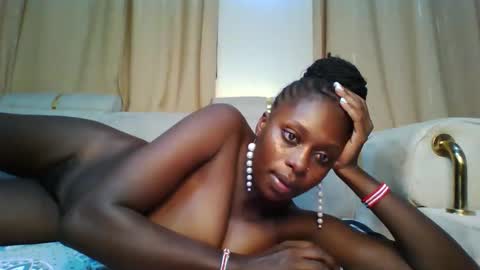 prettydulce online show from November 2025 04:06:01 PM