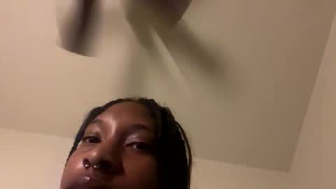 prettyfacefemale online show from October 2025 01:05:01 AM