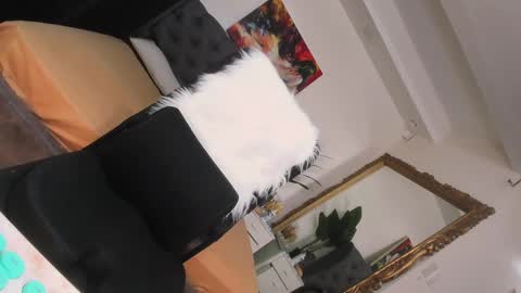 prettyjuliax online show from December 2024 09:20:02 PM